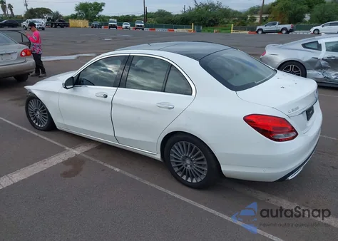 2016 Mercedes-Benz C 300 Luxury 4Matic из США, поврежденный, VIN 55SWF4KB7GU135484
